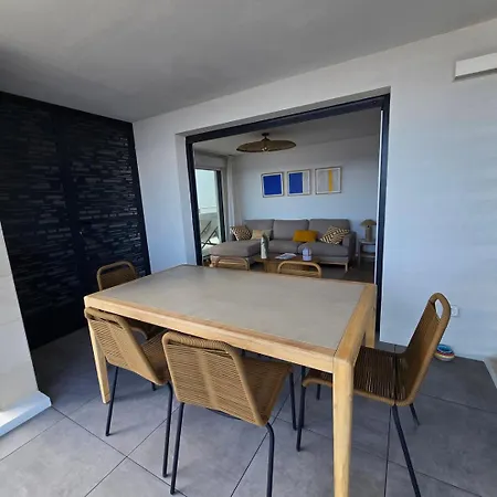 Millesime 2205 : Vue Magnifique, Spacieux, Sur Le Port Avec Parking Apartment