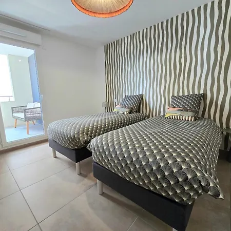 Millesime 2205 : Vue Magnifique, Spacieux, Sur Le Port Avec Parking Apartment